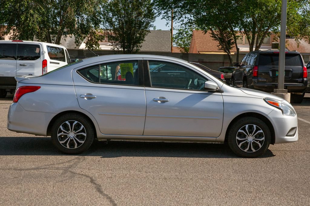 Used 2017 Nissan Versa SV FWD image 4