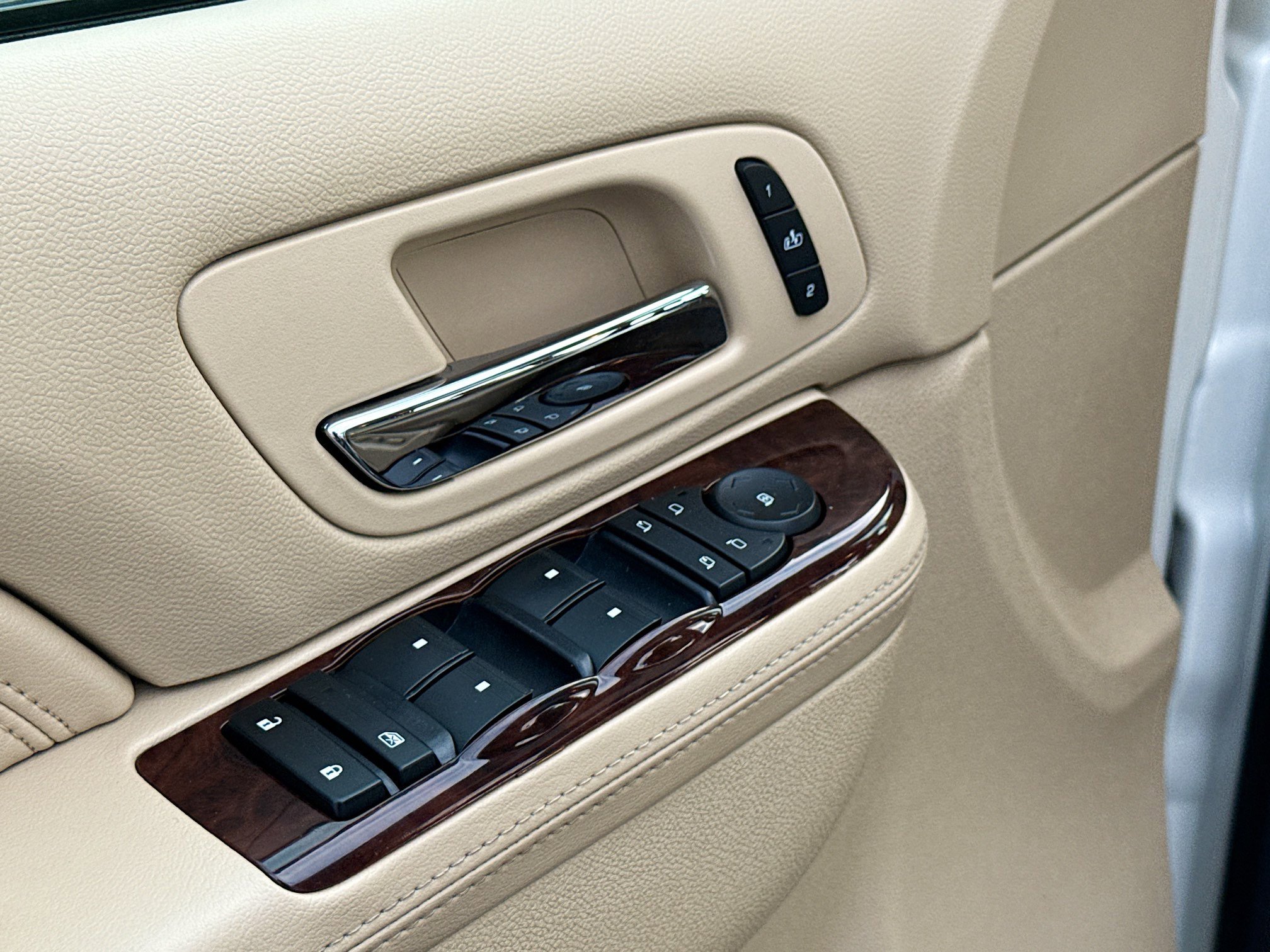 Used 2013 Cadillac Escalade Luxury image 8