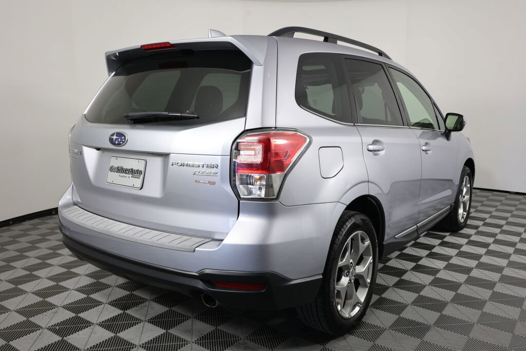 Used 2017 Subaru Forester 2.5i Touring image 2