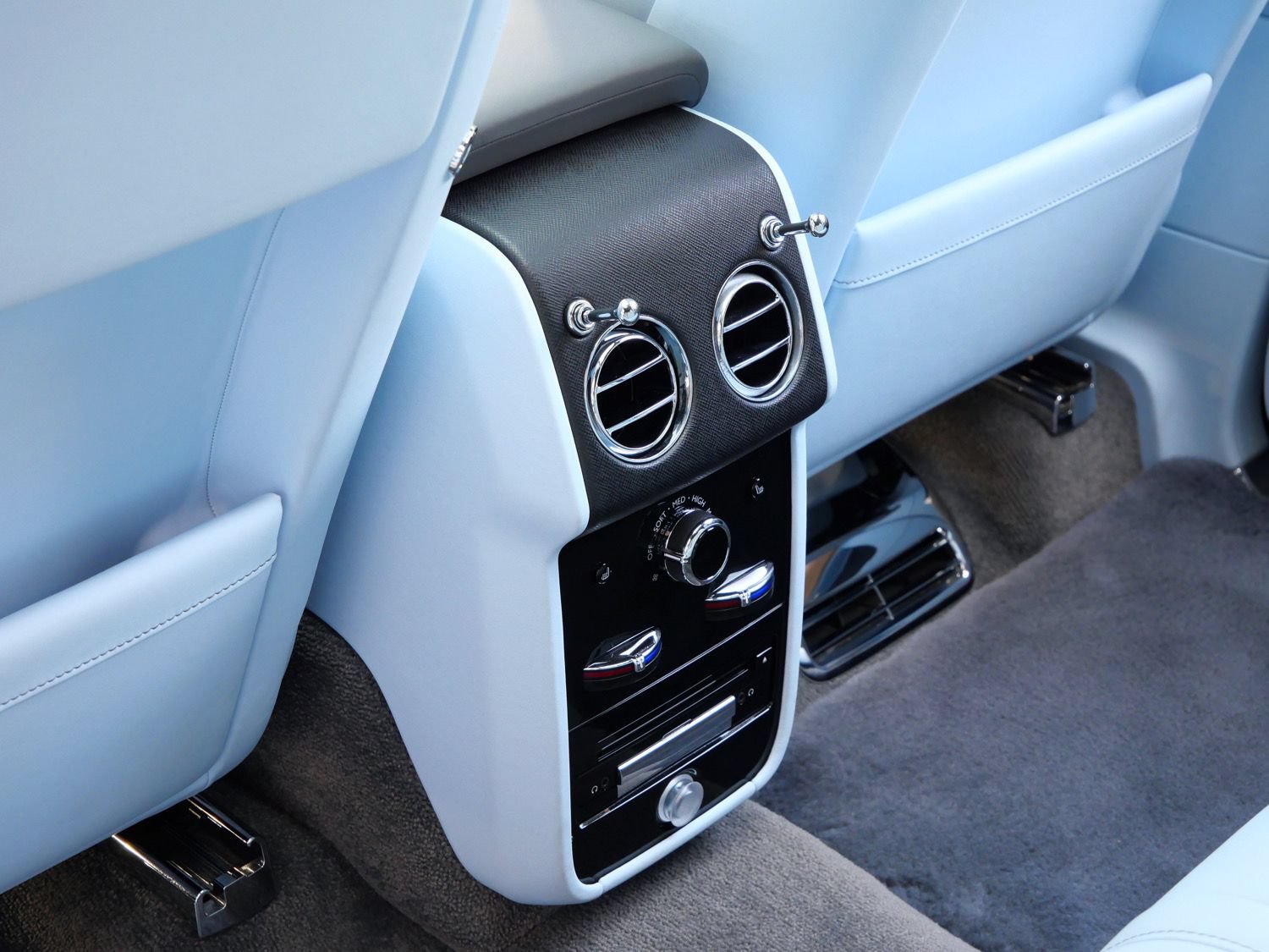 Certified 2023 Rolls-Royce Cullinan w/ Cullinan Package AWD/4WD image 28