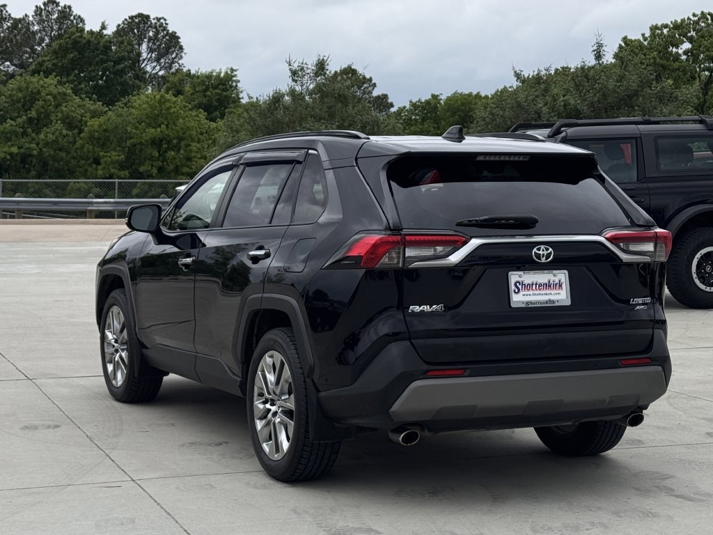 Used 2019 Toyota RAV4 Limited w/ Advanced Technology Package AWD/4WD image 4
