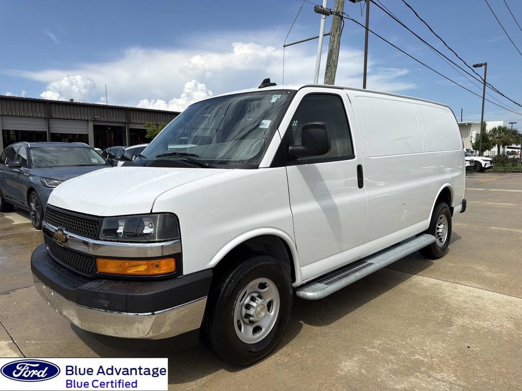 Used 2024 Chevrolet Express 2500 w/ Driver Convenience Package RWD image 5