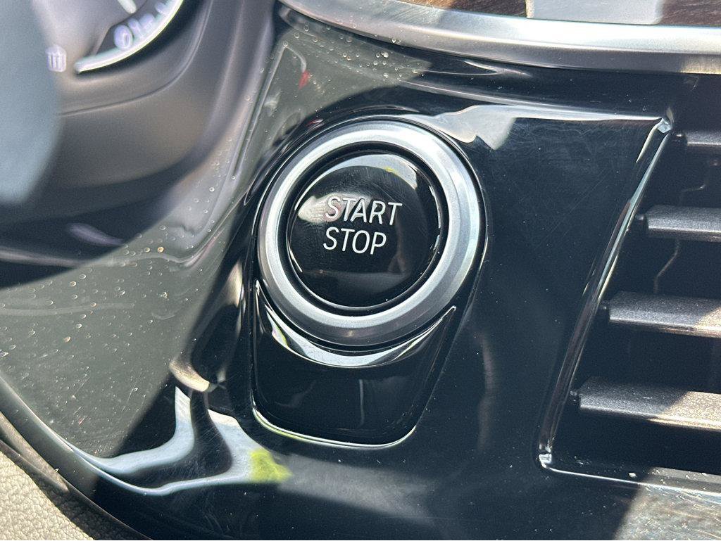 Used 2019 BMW 530e w/ Premium Package RWD image 24