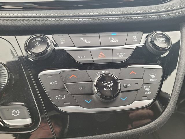 Used 2024 Chrysler Pacifica Touring image 24