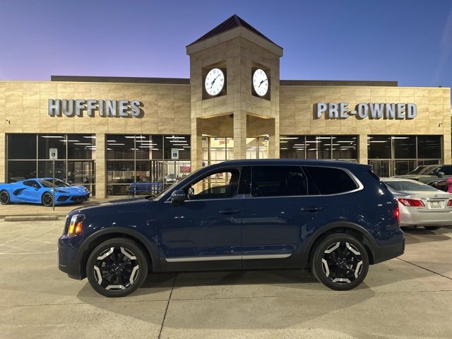 Used 2024 Kia Telluride EX w/ EX Captain's Chair Package