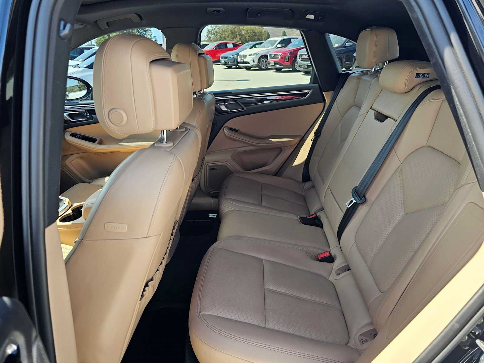Used 2023 Porsche Macan AWD/4WD image 16