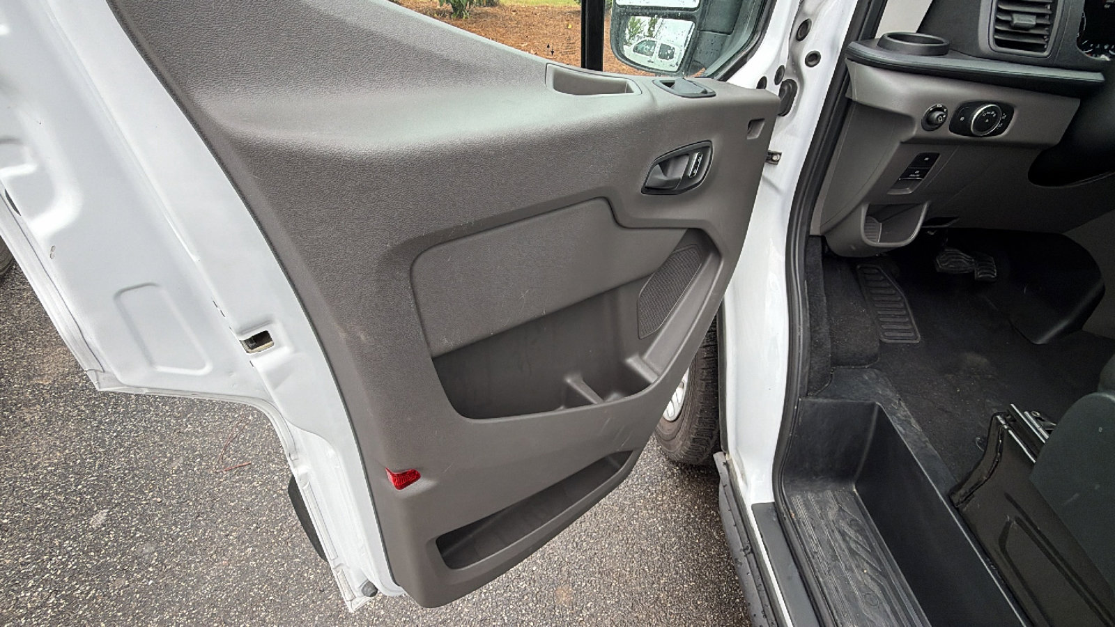 Used 2025 Ford Transit 350 XLT RWD image 14