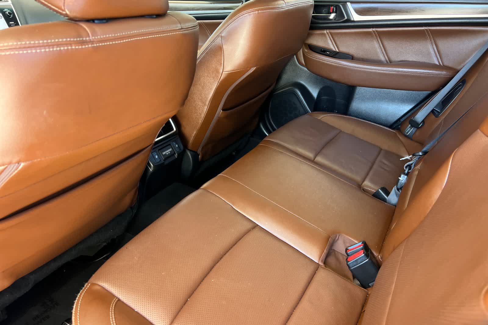 Used 2018 Subaru Outback 2.5i Touring w/ Popular Package #3 AWD/4WD image 4
