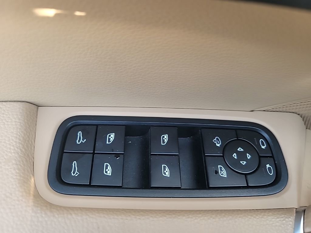 Used 2022 Porsche Cayenne AWD/4WD image 11