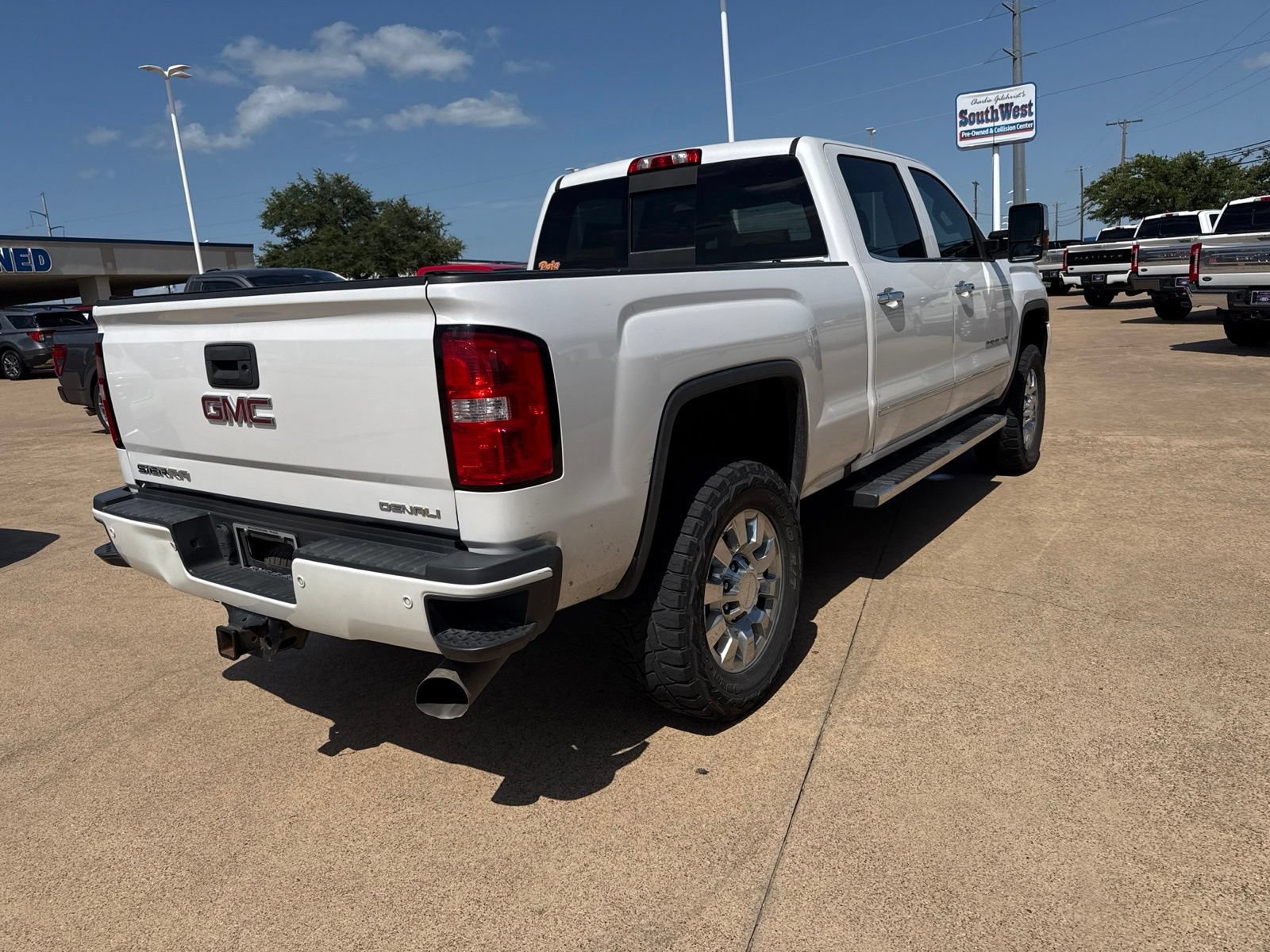 Used 2018 GMC Sierra 2500 Denali w/ Duramax Plus Package AWD/4WD image 7