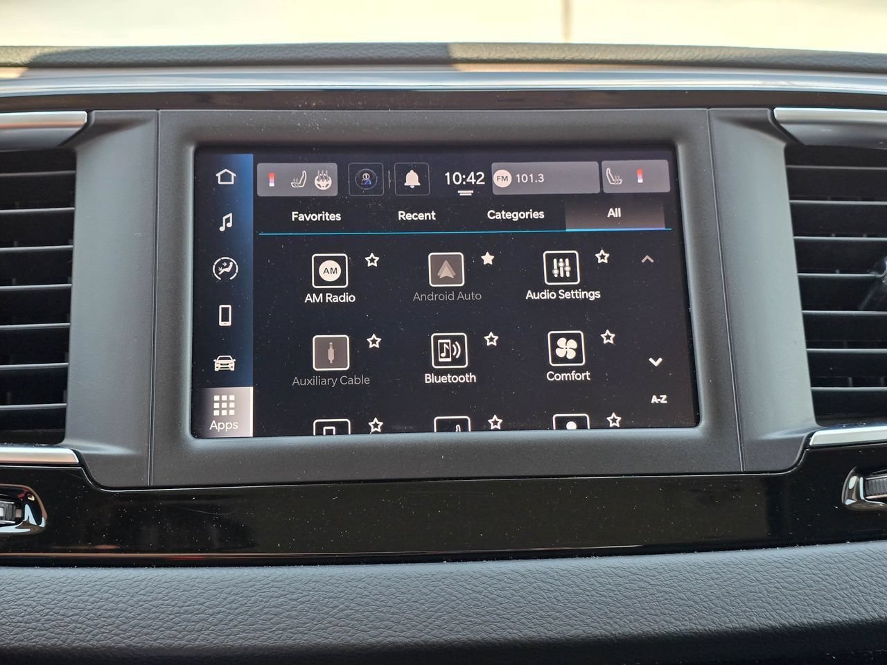 Used 2023 Chrysler Voyager LX FWD image 17