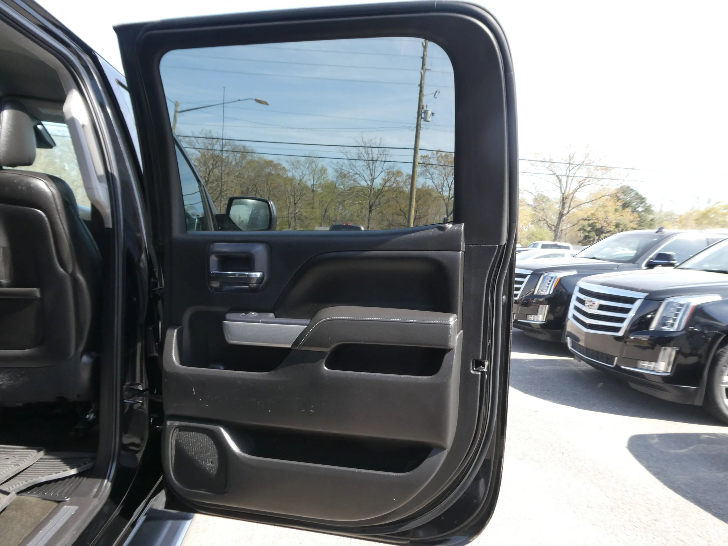 Used 2015 Chevrolet Silverado 2500 LTZ w/ LTZ Plus Package AWD/4WD image 25