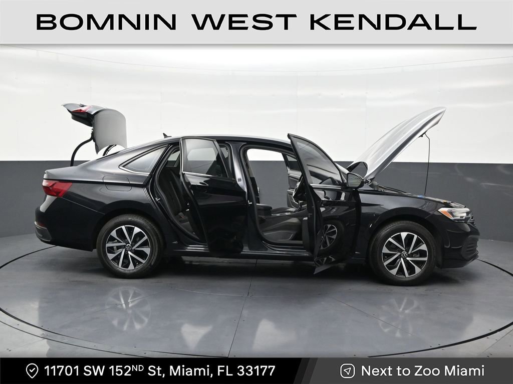 Used 2023 Volkswagen Jetta S image 29