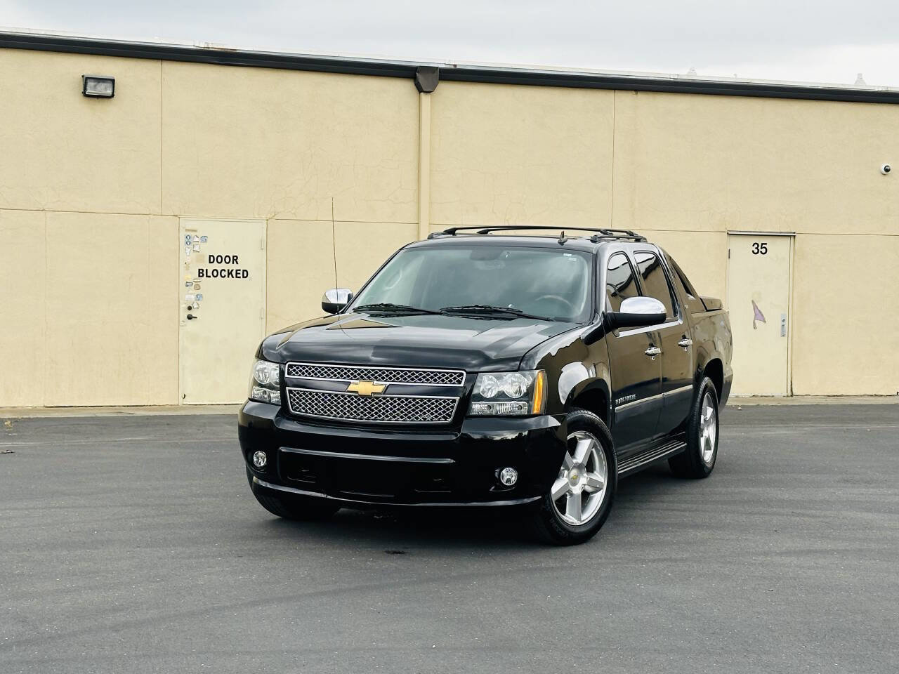 Used 2012 Chevrolet Avalanche LTZ image 4
