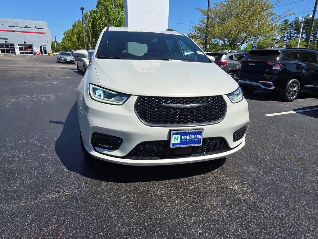 Used 2021 Chrysler Pacifica Touring-L w/ Premium & Safety Sphere Group AWD/4WD image 9