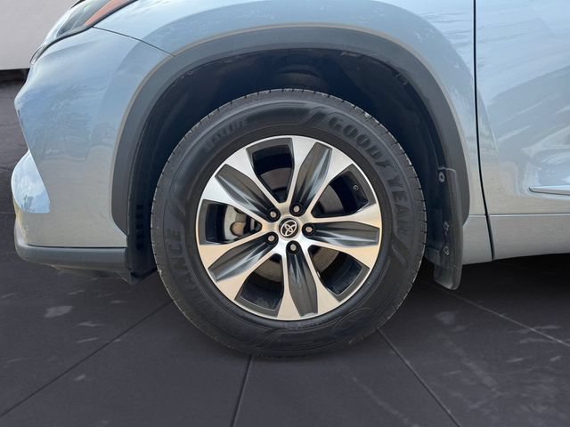 Used 2022 Toyota Highlander XLE AWD/4WD image 14