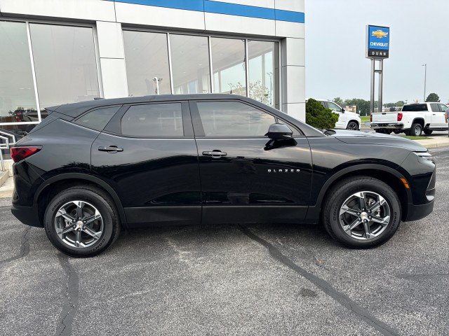 Used 2025 Chevrolet Blazer LT w/ Driver Confidence Package FWD image 2