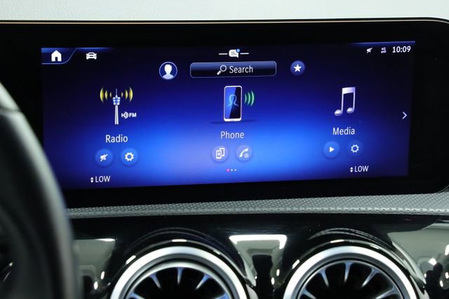 Used 2025 Mercedes-Benz CLA 250 image 17