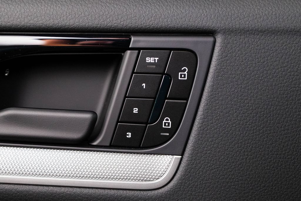 New 2026 Porsche Cayenne Coupe AWD/4WD image 20
