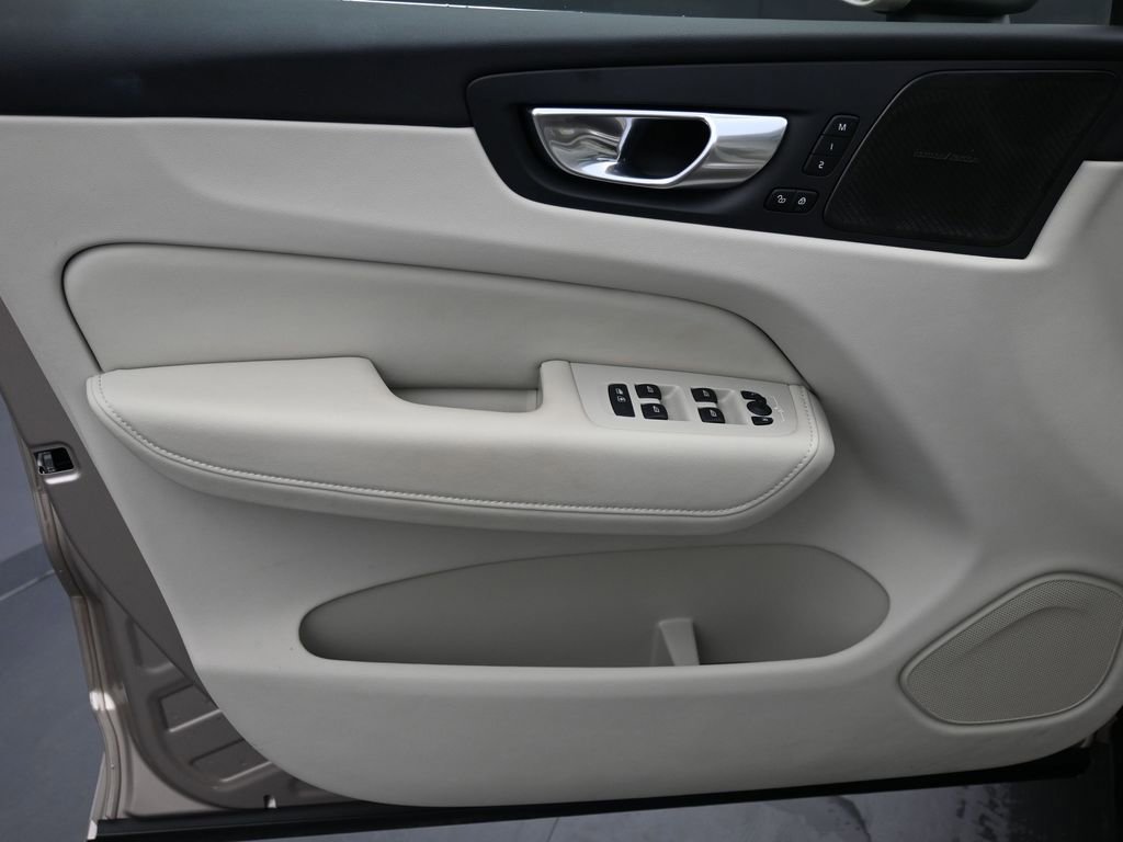 Certified 2023 Volvo XC60 B5 Plus image 5