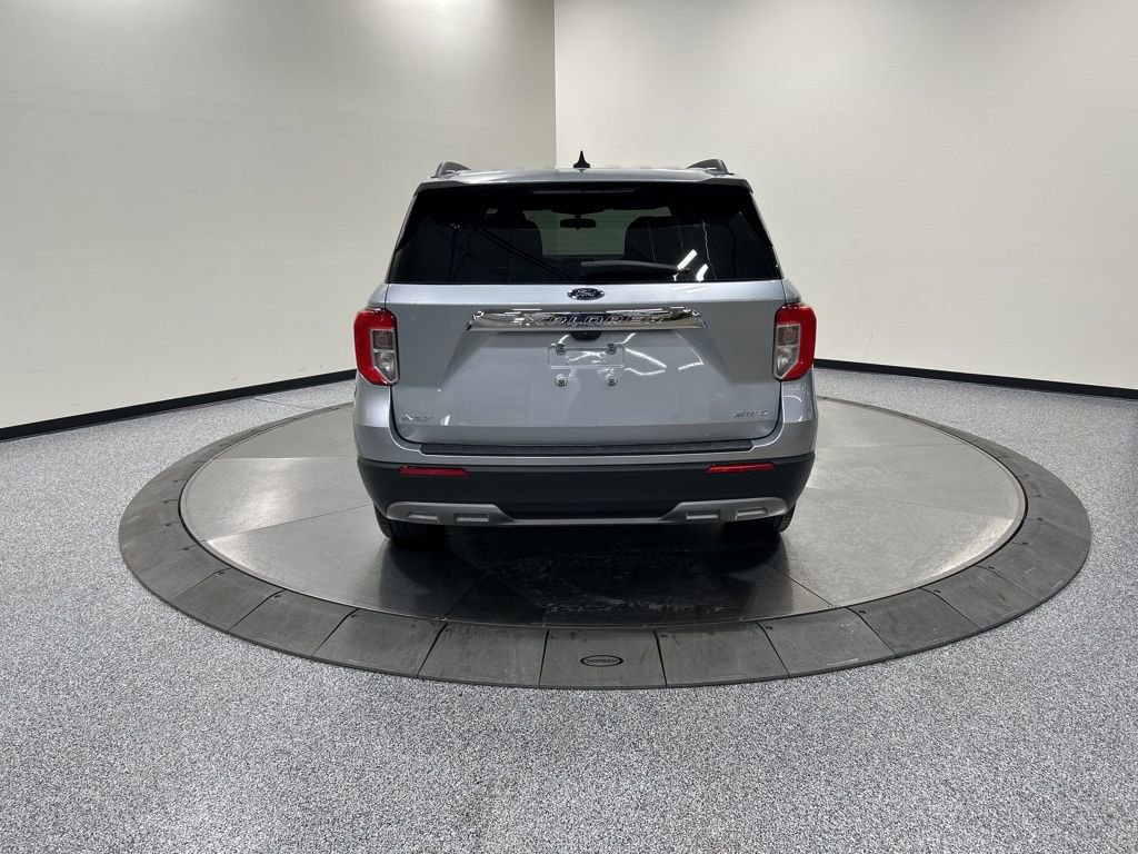 Used 2023 Ford Explorer XLT w/ Equipment Group 202A image 6