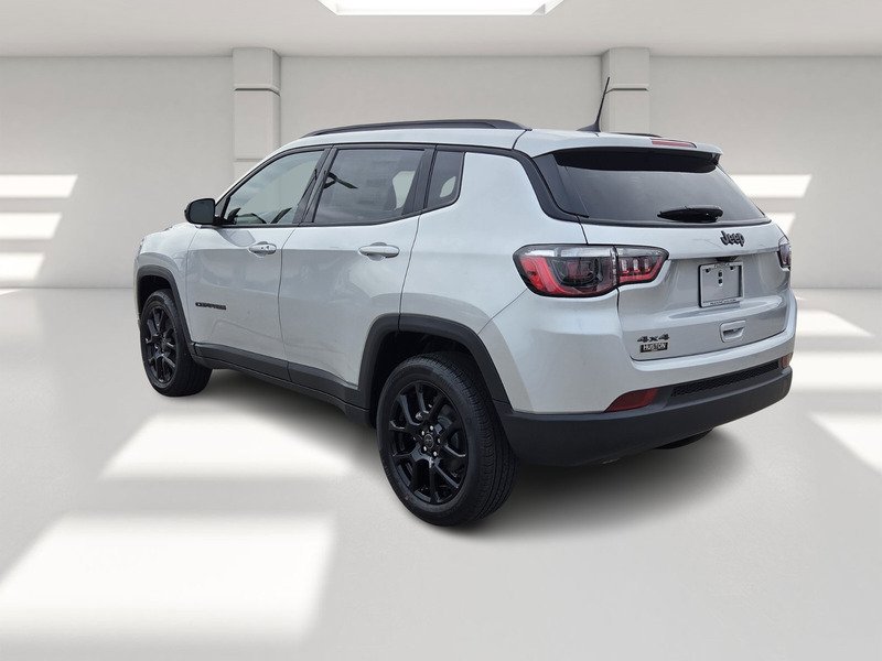 New 2026 Jeep Compass Latitude image 3