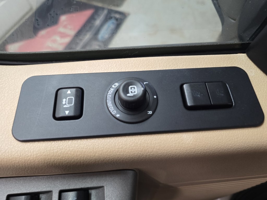 Used 2016 Ford F350 Lariat w/ Lariat Interior Package AWD/4WD image 13