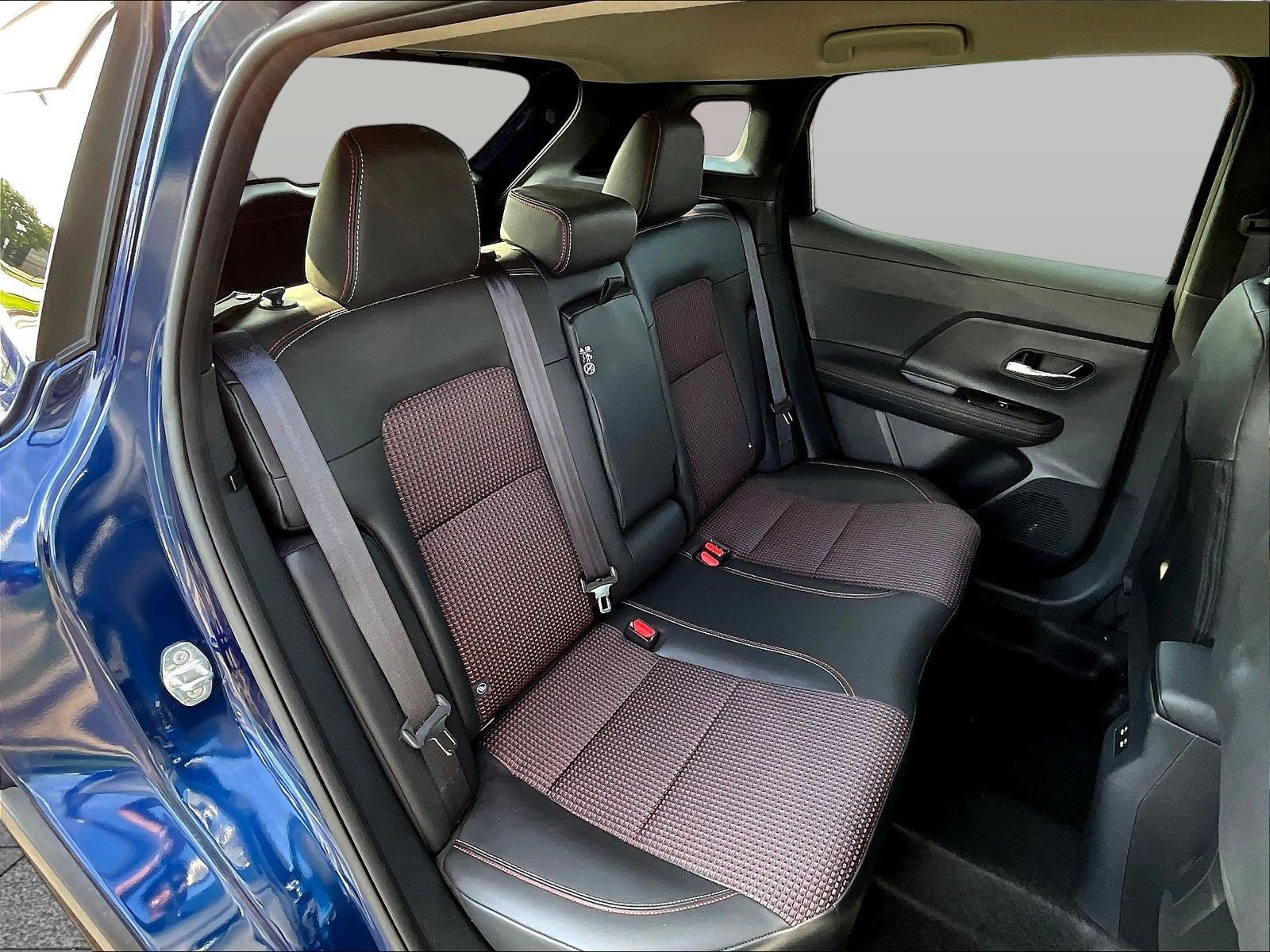 Certified 2025 Nissan Kicks SR AWD/4WD image 28