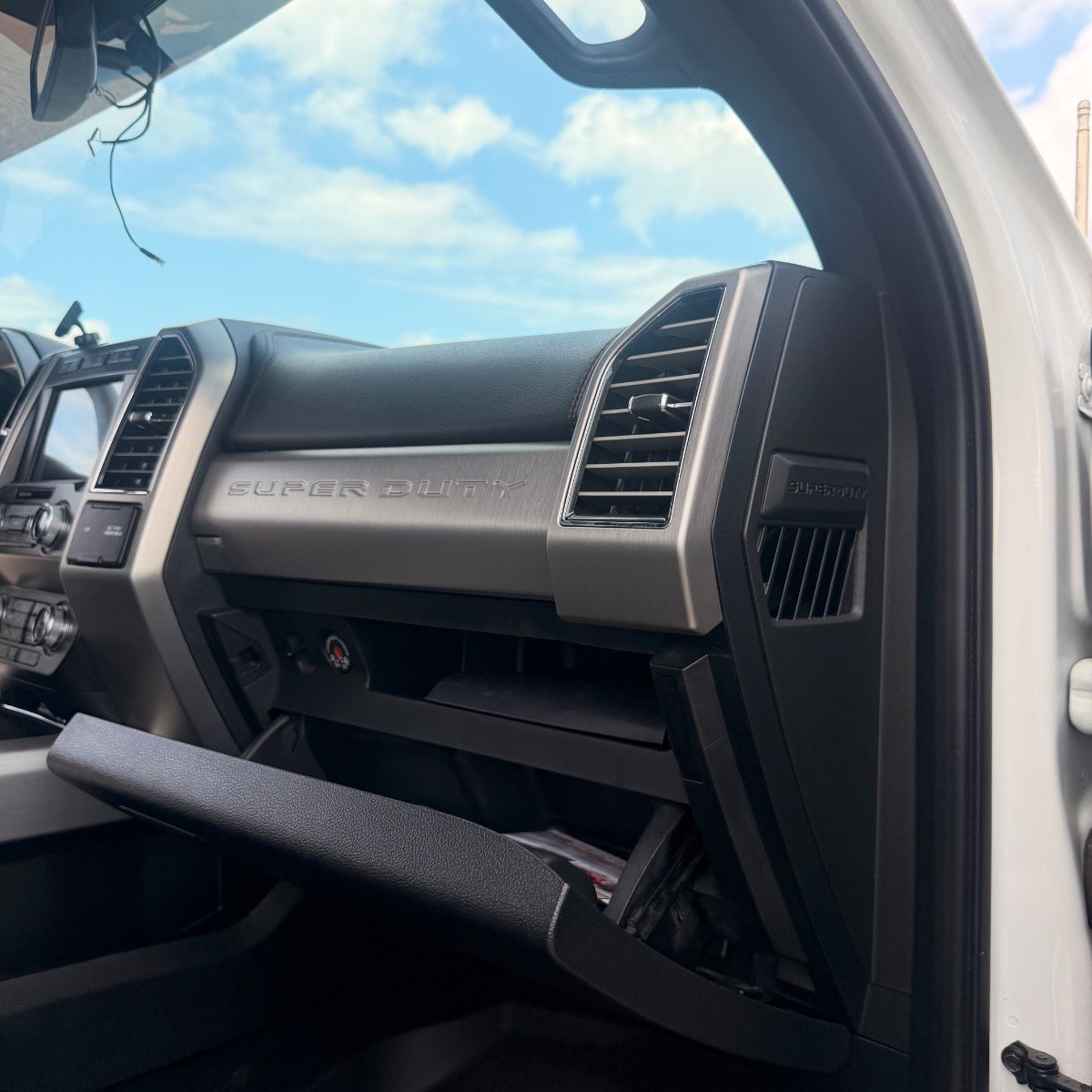 Used 2021 Ford F250 Platinum w/ FX4 Off-Road Package AWD/4WD image 29