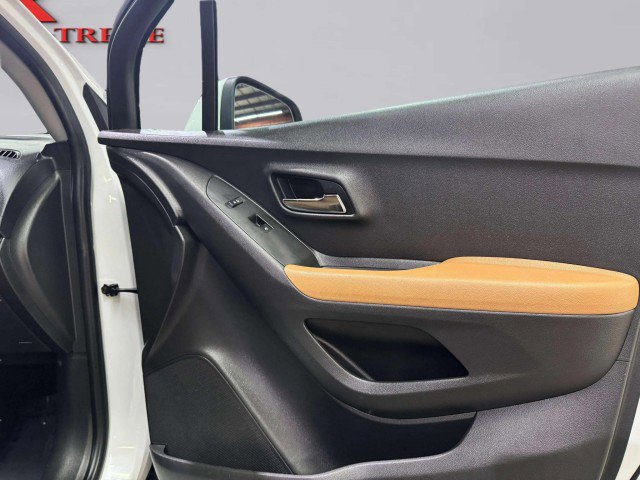 Used 2020 Chevrolet Trax LT w/ LT Convenience Package image 49