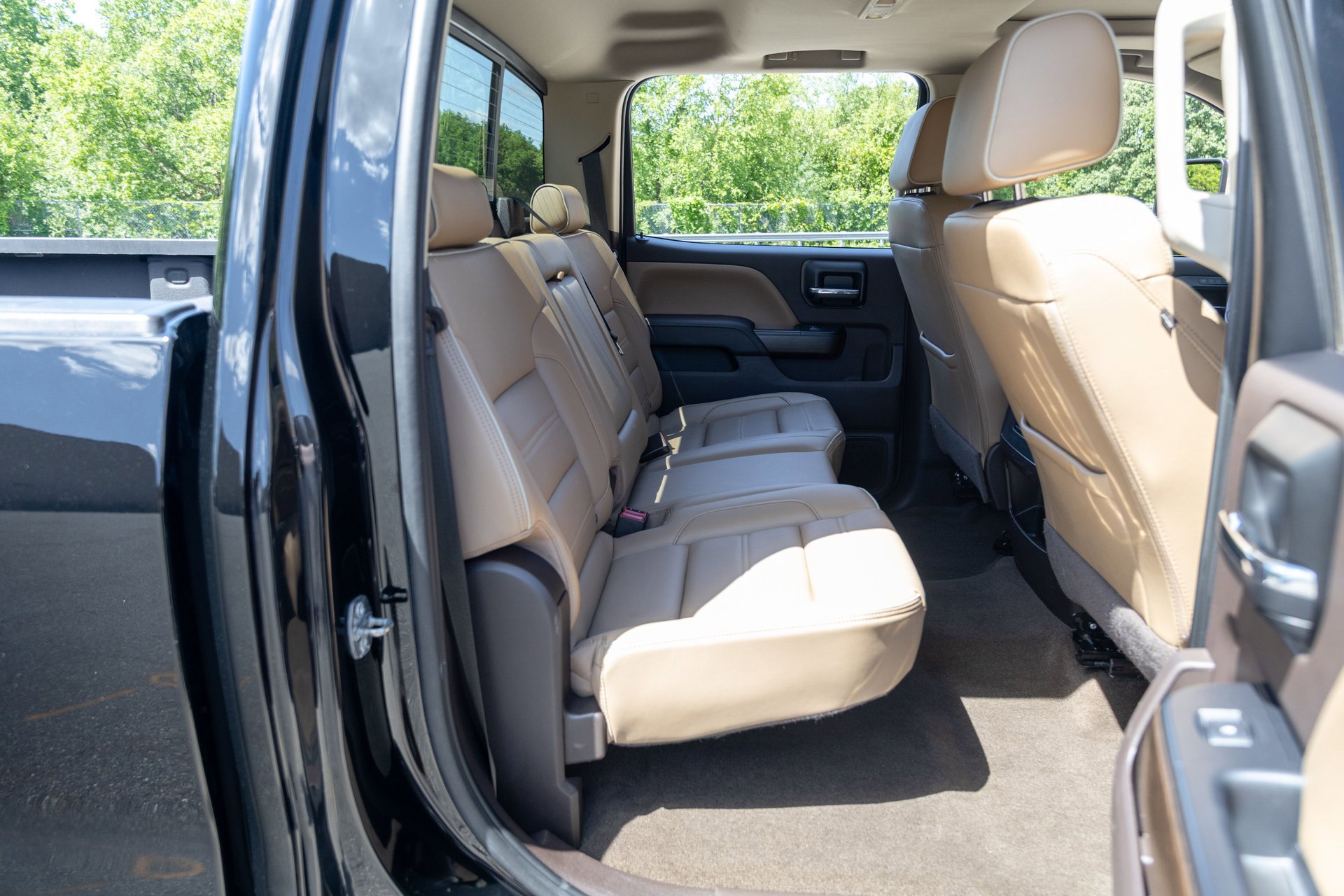 Used 2017 GMC Sierra 2500 Denali w/ Duramax Plus Package AWD/4WD image 34