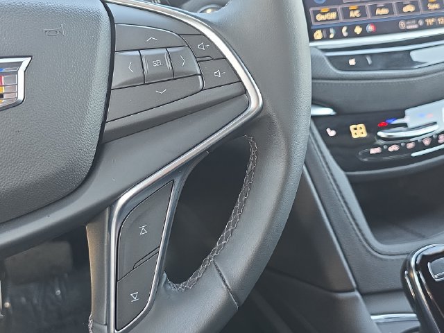 Certified 2024 Cadillac XT5 Luxury w/ LPO, Floor Liner Package AWD/4WD image 18