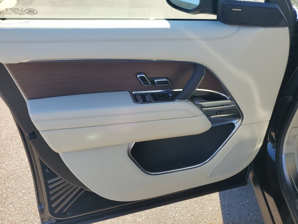 New 2026 Land Rover Range Rover Long Wheelbase SE AWD/4WD image 7