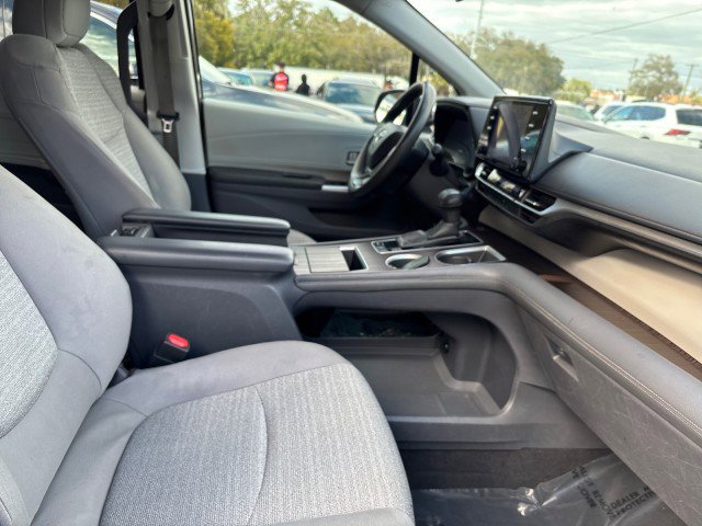 Used 2021 Toyota Sienna LE image 14