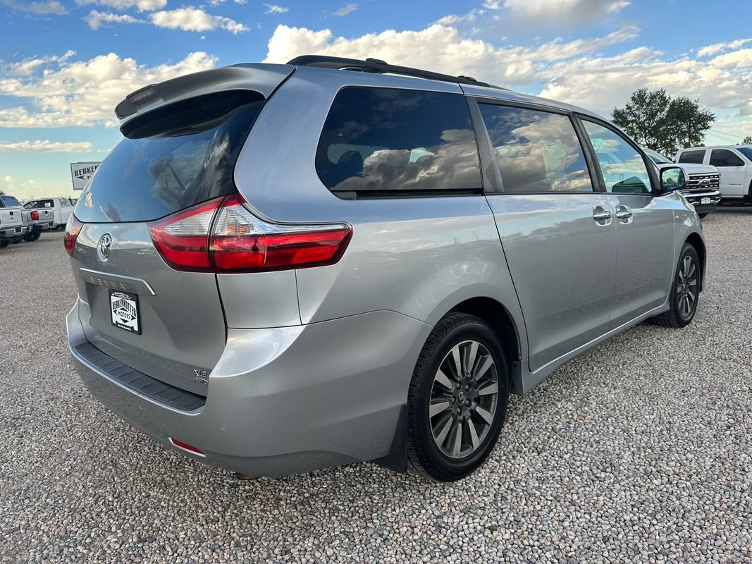 Used 2018 Toyota Sienna XLE w/ XLE Navigation Package AWD/4WD image 11