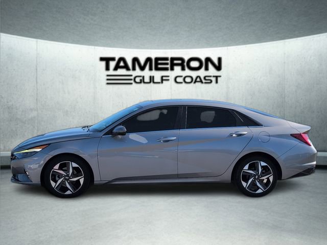 Used 2022 Hyundai Elantra Limited w/ Cargo Package image 2