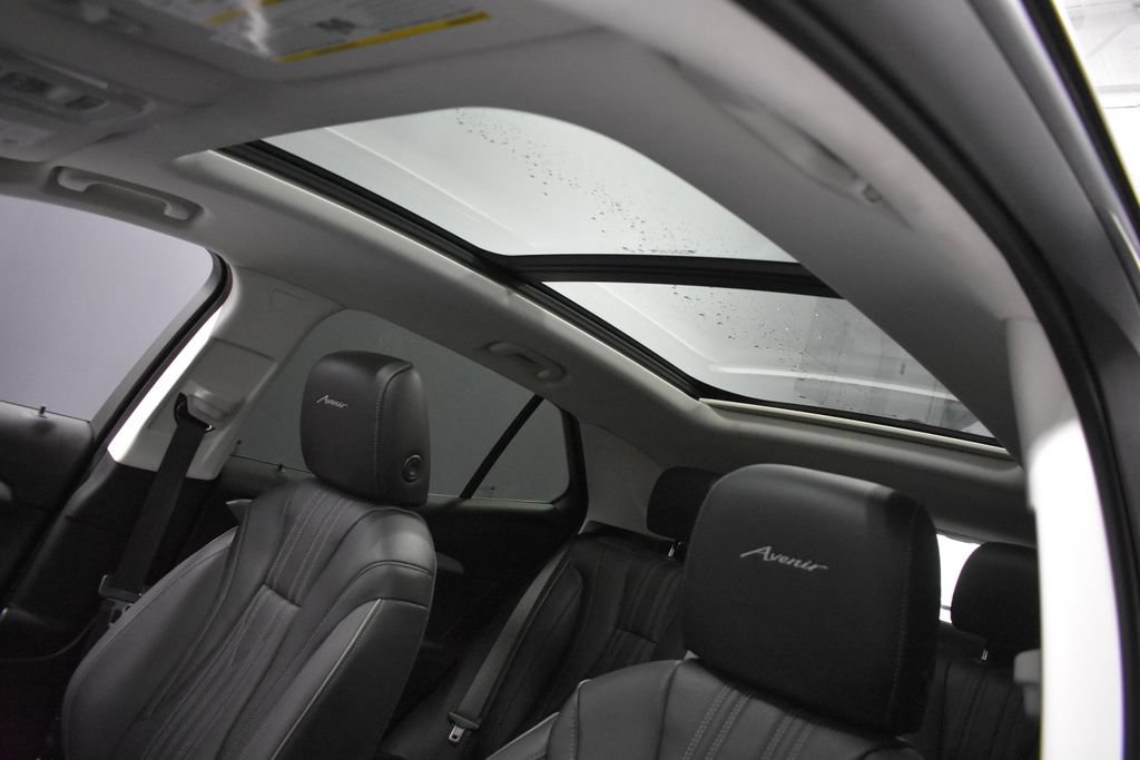 Used 2024 Buick Envision Avenir AWD/4WD image 18
