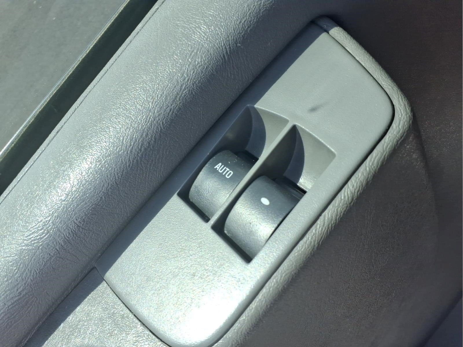 Used 2015 Chevrolet Express 2500 RWD image 15
