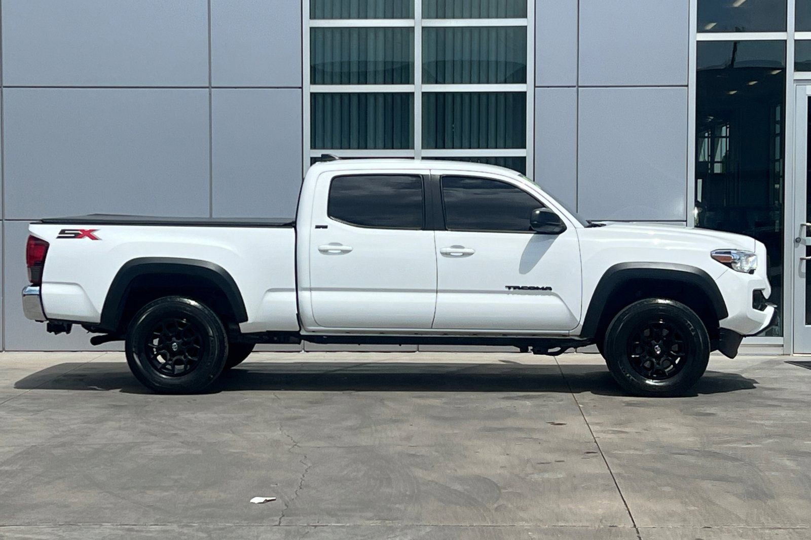 Certified 2023 Toyota Tacoma SR5 AWD/4WD image 3