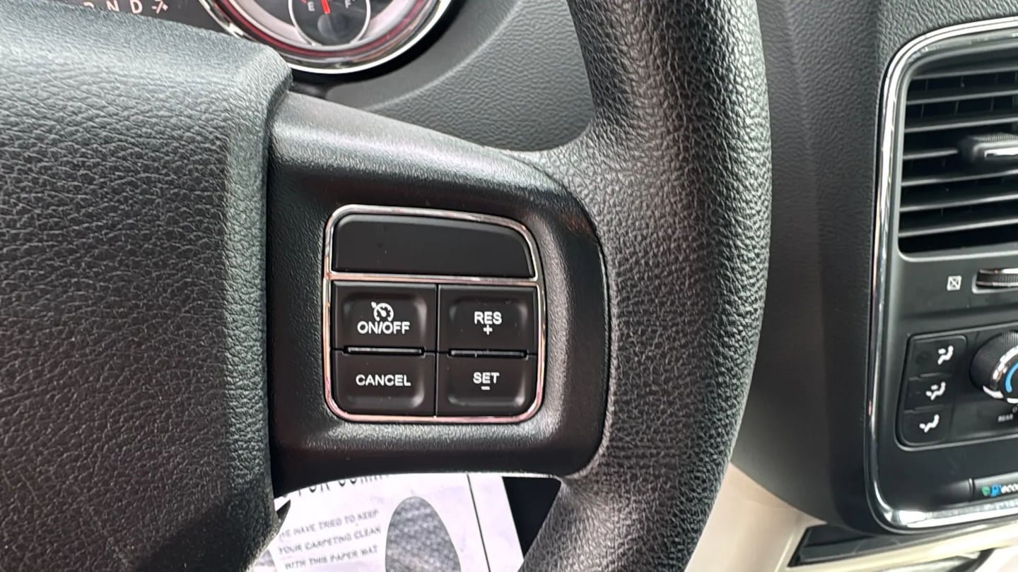 Used 2019 Dodge Grand Caravan SE w/ UConnect Hands-Free Group FWD image 15