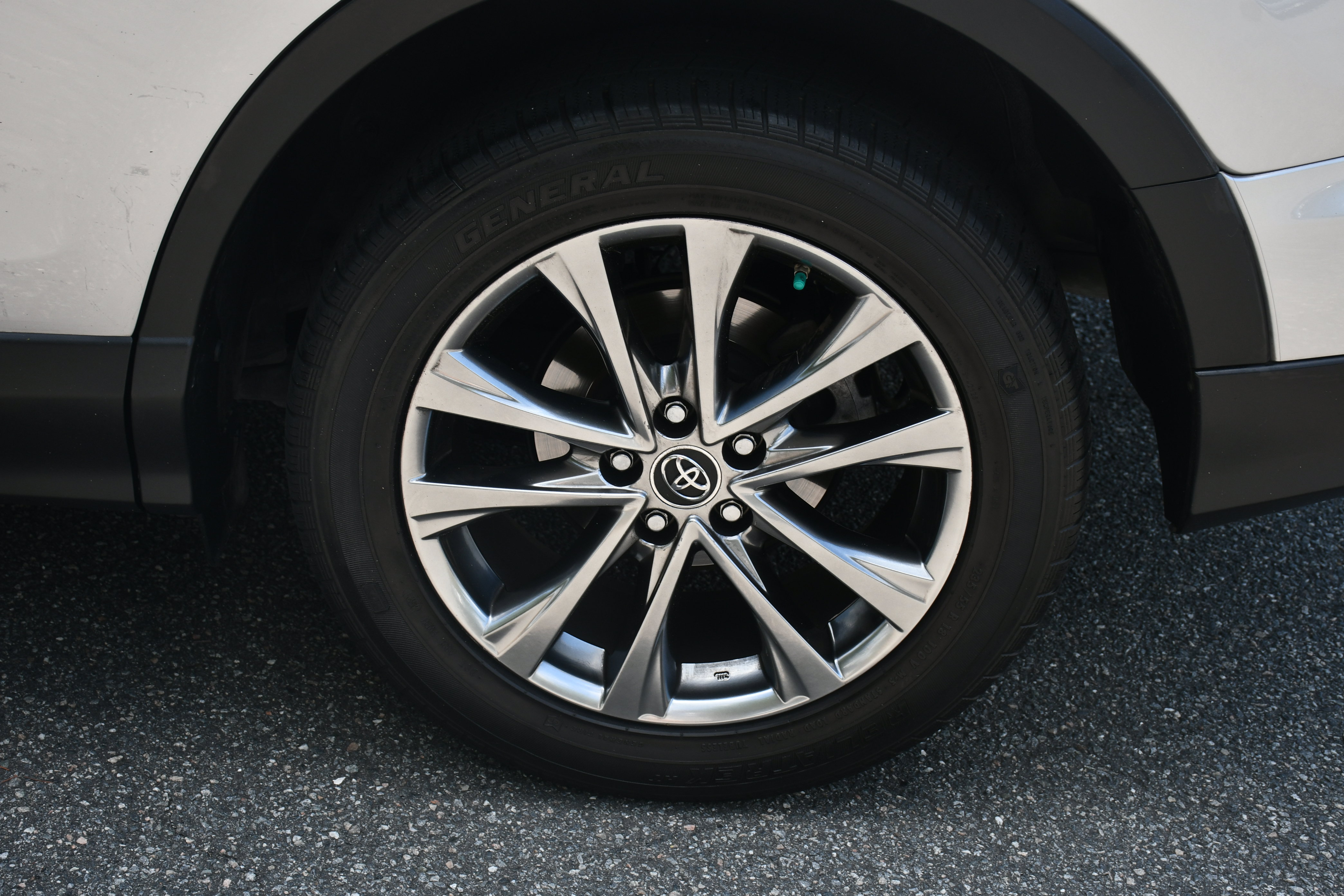 Used 2018 Toyota RAV4 Limited FWD image 22
