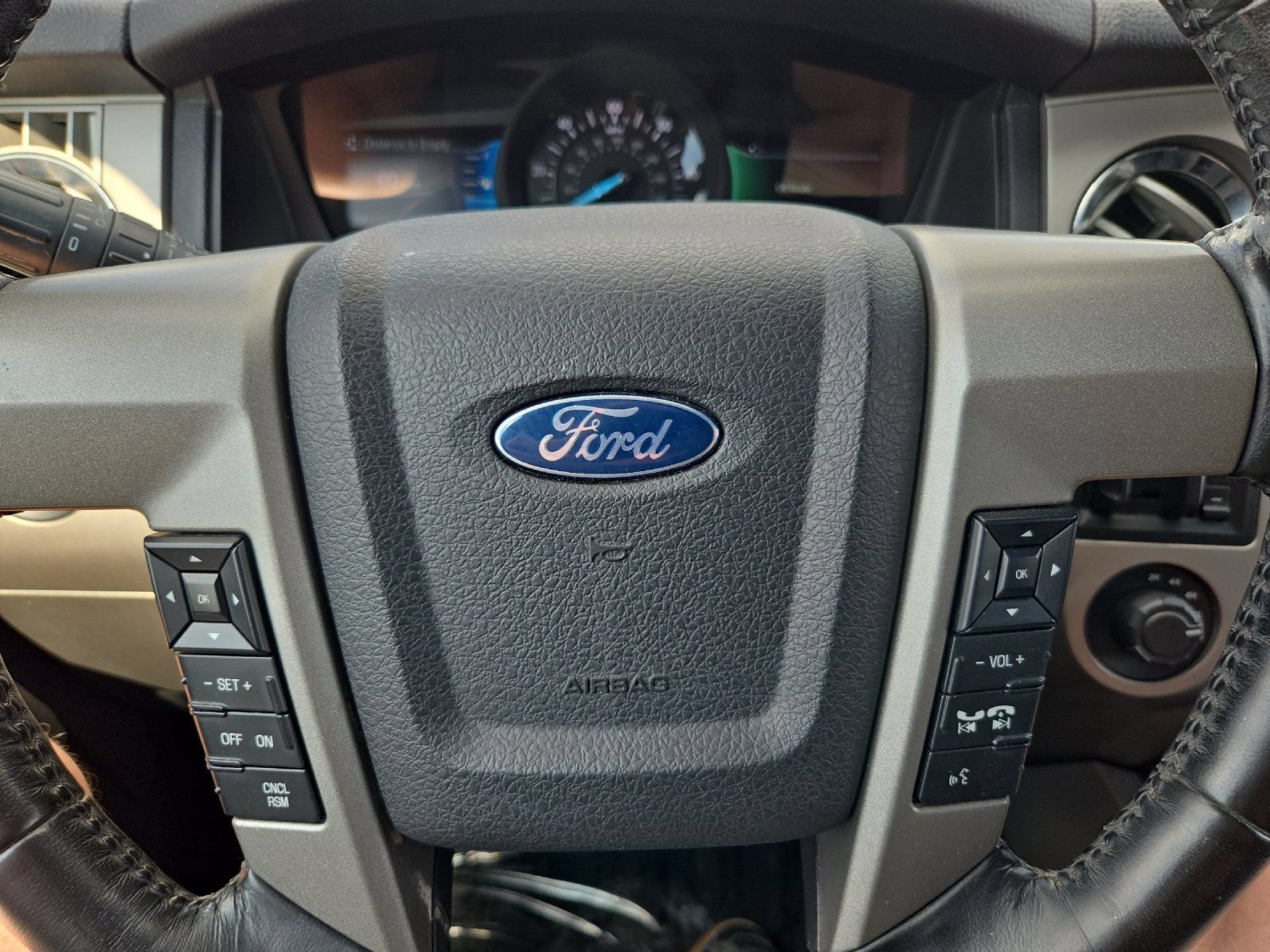 Used 2015 Ford Expedition Limited w/ Equipment Group 301A AWD/4WD image 23
