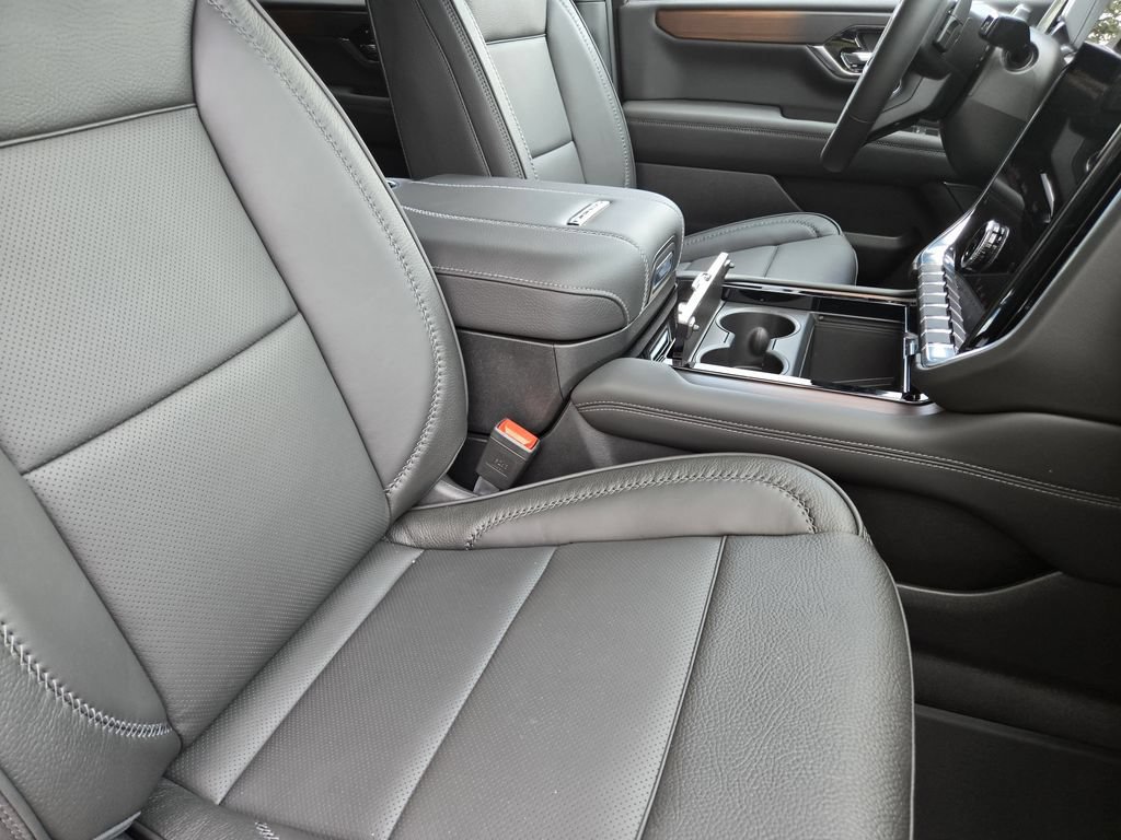 New 2026 GMC Yukon XL Denali w/ Denali Reserve Package AWD/4WD image 9