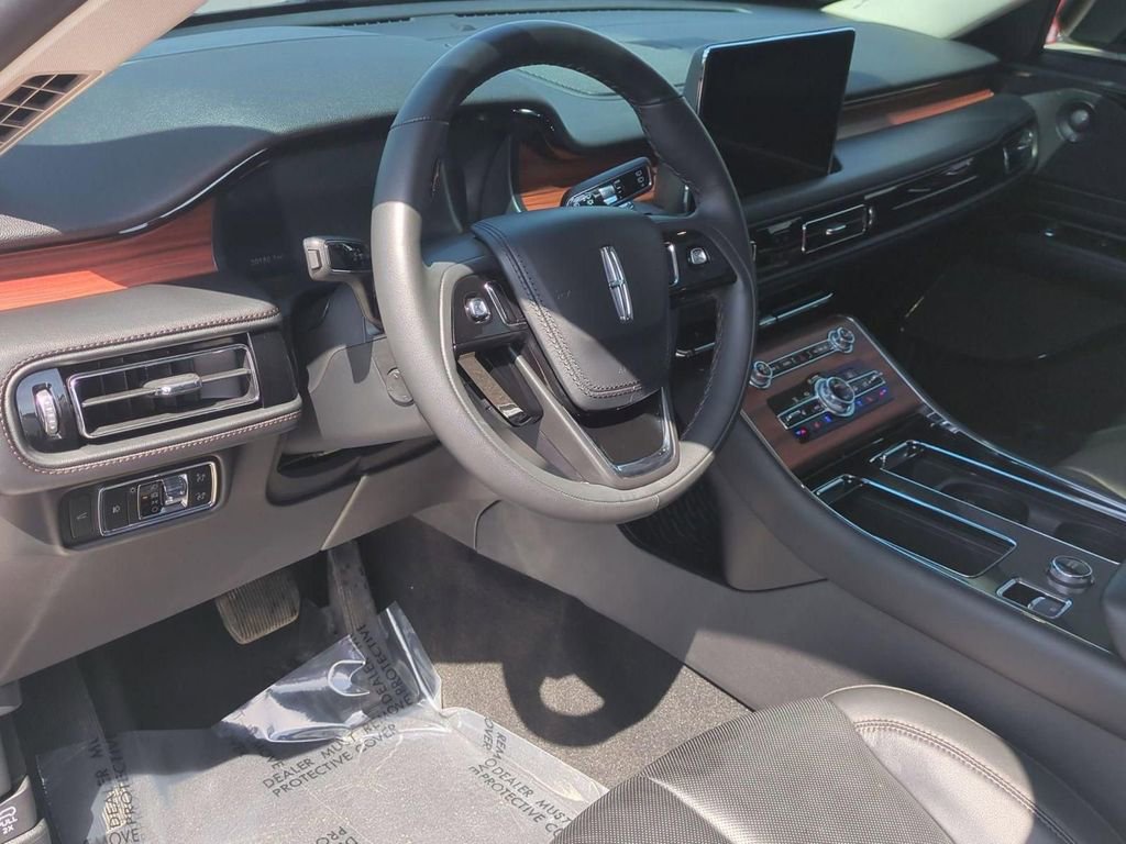 Used 2024 Lincoln Aviator Reserve w/ Equipment Group 201A image 11