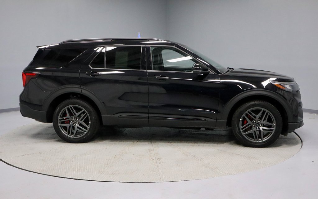 Certified 2025 Ford Explorer ST-Line w/ ST-Line Street Pack image 12