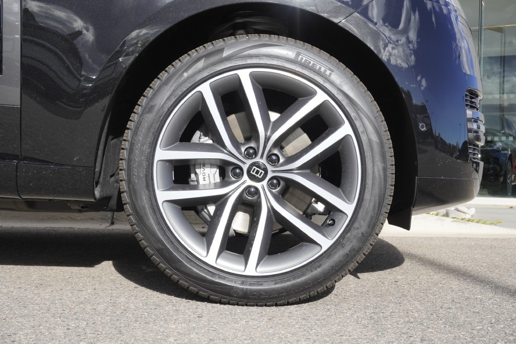 New 2027 Land Rover Range Rover Long Wheelbase SE AWD/4WD image 33