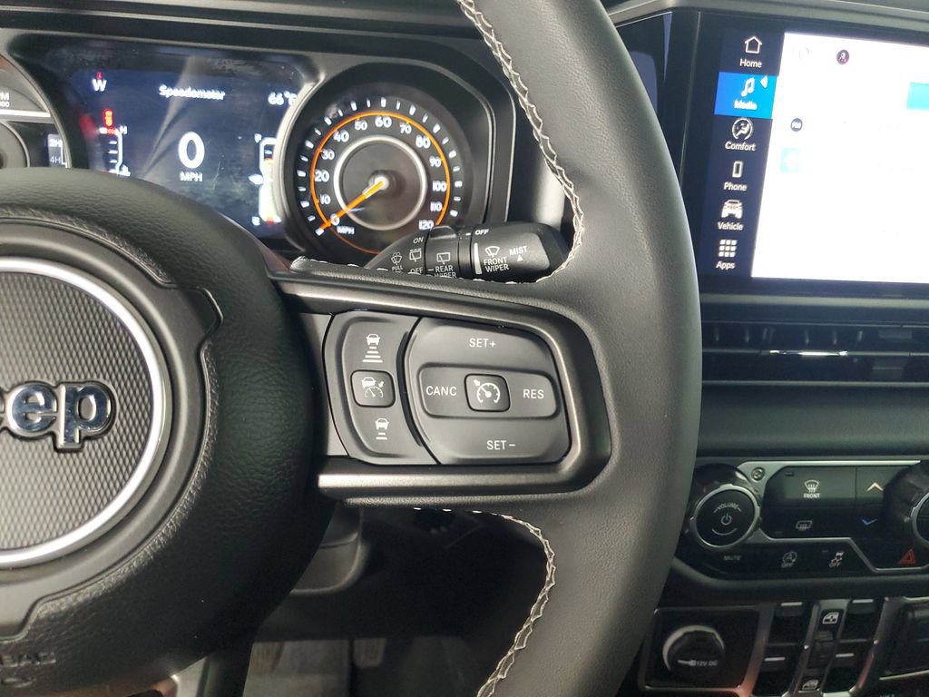 Used 2025 Jeep Wrangler Unlimited Rubicon AWD/4WD image 25