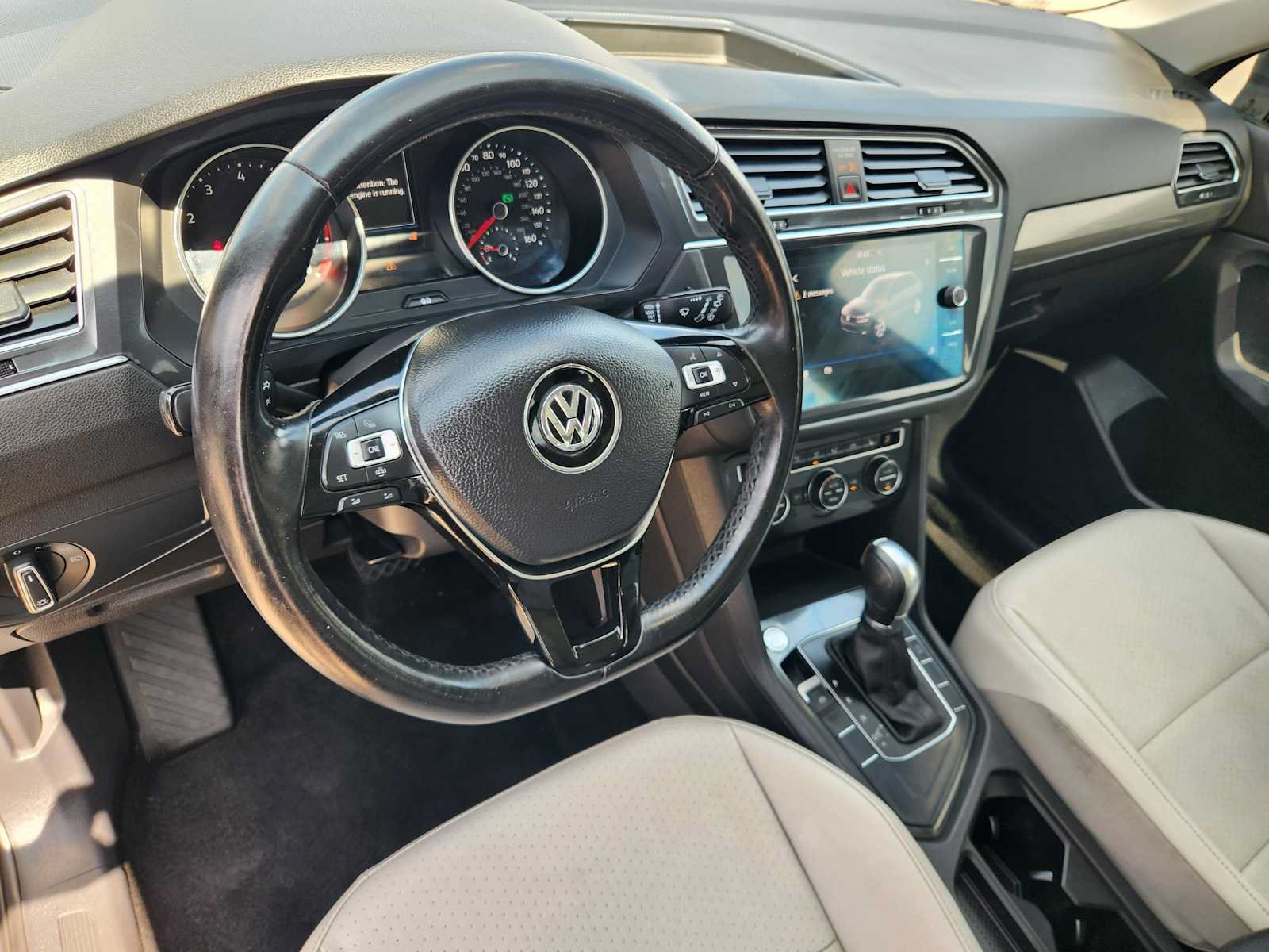 Used 2019 Volkswagen Tiguan SE w/ Panoramic Sunroof Package FWD image 2