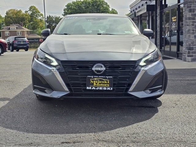 Used 2024 Nissan Altima 2.5 SV image 2