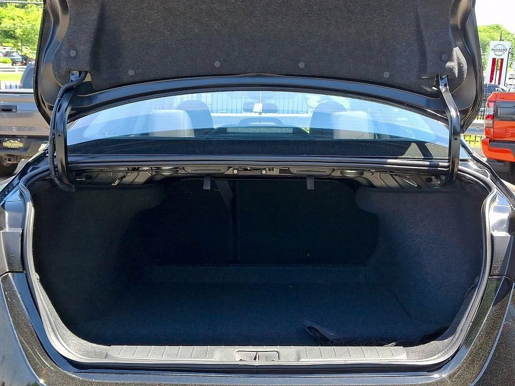 Certified 2023 Nissan Sentra SR w/ Midnight Edition Package FWD image 30